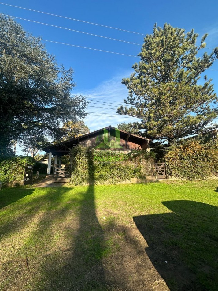 CHALET EN VENTA EN VILLA GESELL BOULEVARD NORTE Y AV BUENOS AIRES - ECXELENTE UBICACION-