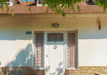 DUPLEX EN VENTA A PASOS DEL MAR - SIN EXPENSAS -